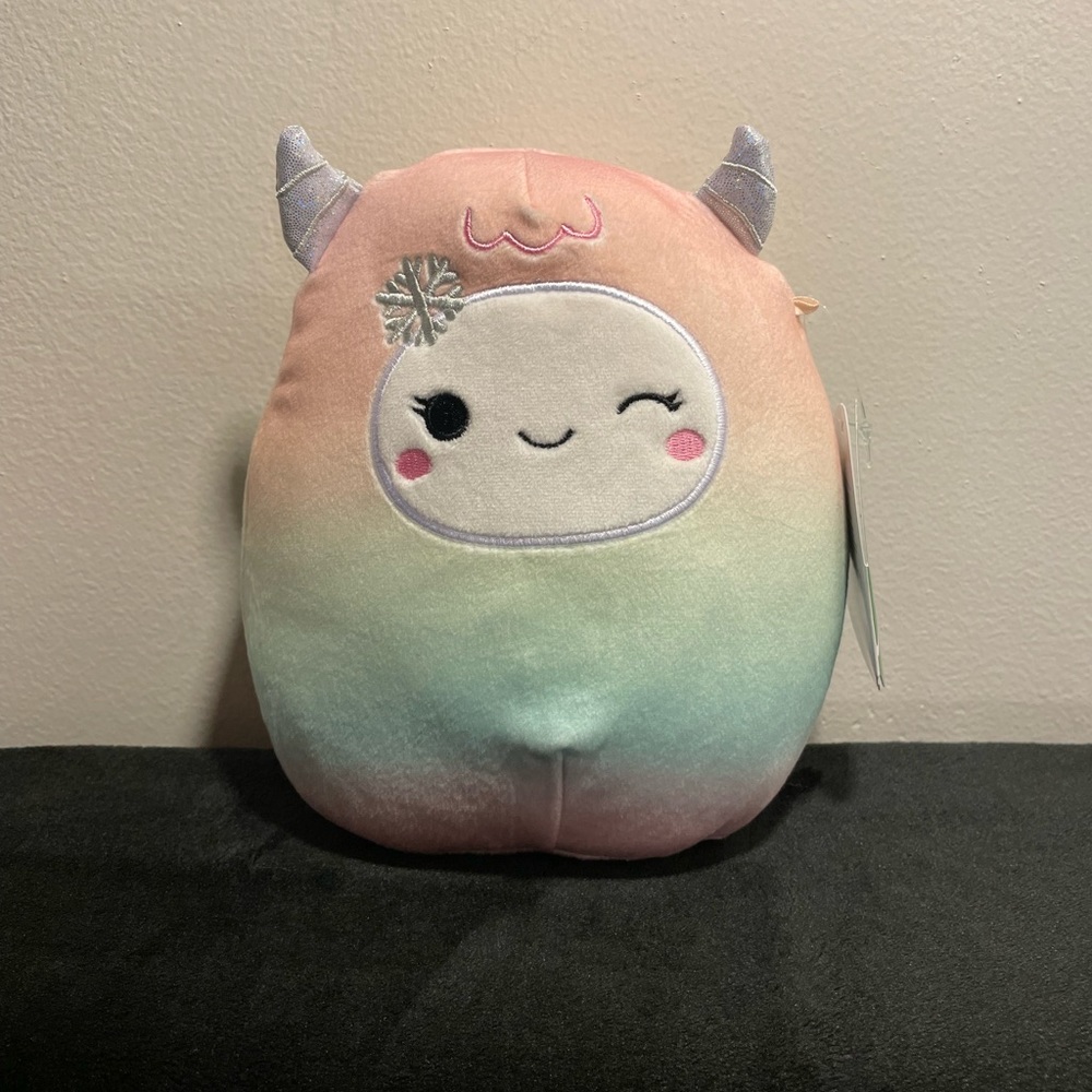 BNWT Squishmallows Yara the Yeti Winter 7.5in